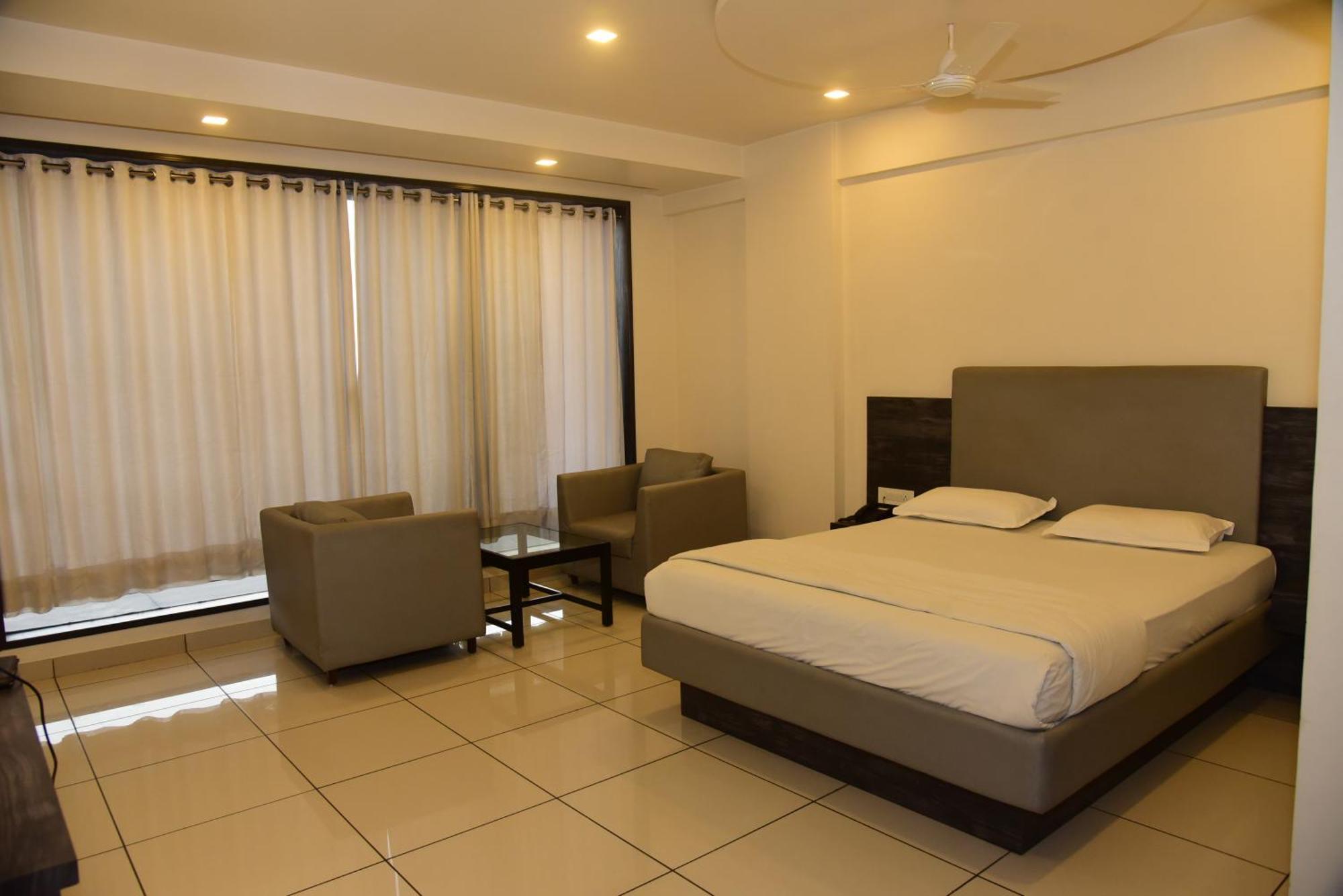 Srijan Inn Ābu Road 外观 照片