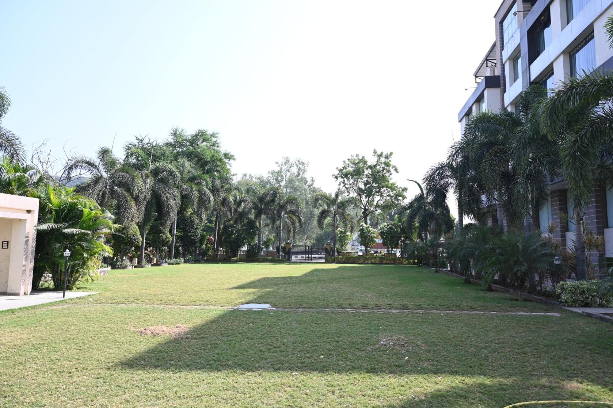 Srijan Inn Ābu Road 外观 照片